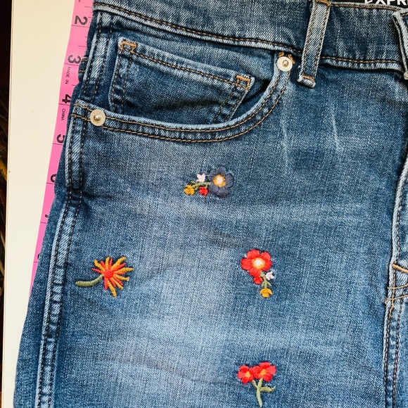 Express Jean shorts with embroidery  size 4 - Picture 9 of 14